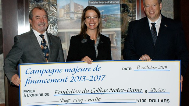 L’Hôtel Universel remet 25 000 $ à la Fondation du Collège Notre-Dame