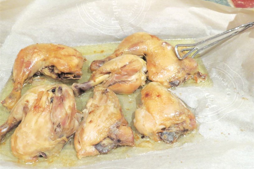 Décoration bol or sur cuisses de poulet