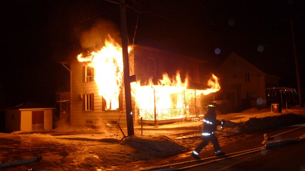 Une maison ancestrale de Saint-Philippe détruite par les flammes