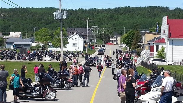 350 motocyclistes se rencontrent à Saint-Simon