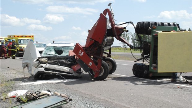 Collision entre un tracteur et une voiture sur la 185