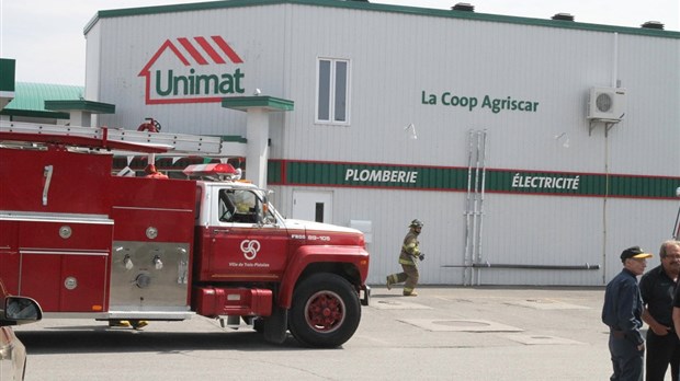 Présence de fumée à la quincaillerie Unimat de Trois-Pistoles