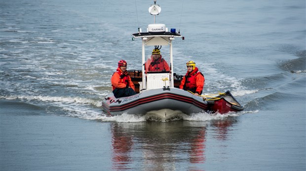 Opération de sauvetage sur le fleuve