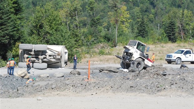 Un camion de 35 tonnes scindé en deux