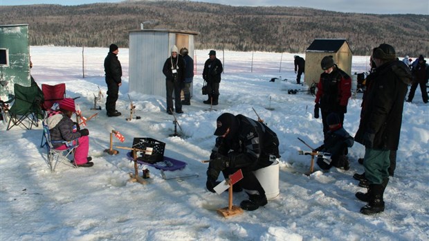 Tournoi de pêche sur glace sur le lac Témiscouata