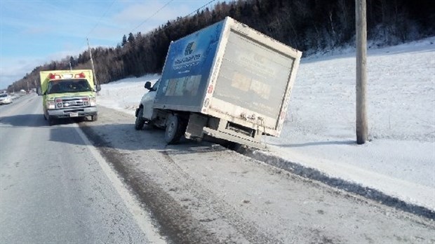 Un camion de livraison s’enlise sur la 132