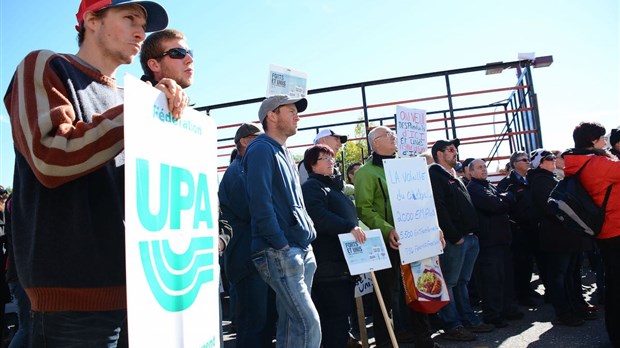 Les agriculteurs manifestent à Rivière-du-Loup