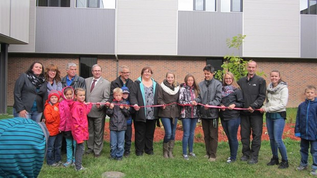 Inauguration de la cour intérieure de l’École de la Vallée-des-Lacs