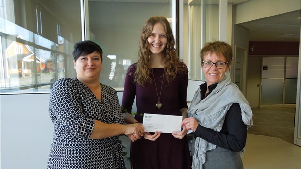 Catherine Côté, boursière de la Fondation Desjardins à la Caisse de Cabano