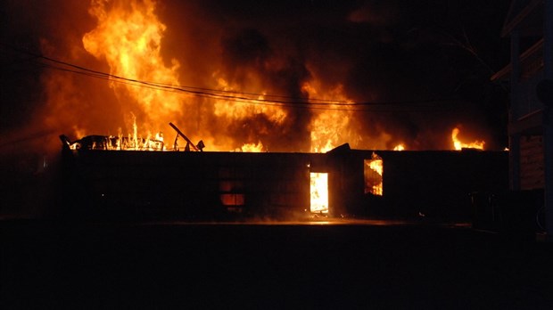 Incendie majeur à Carrosserie Dégelis