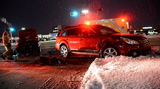 Collision latérale sur le boulevard Armand-Thériault 