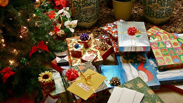 Les échanges de cadeaux à Noël, une tradition qui séduit  infodimanche.com