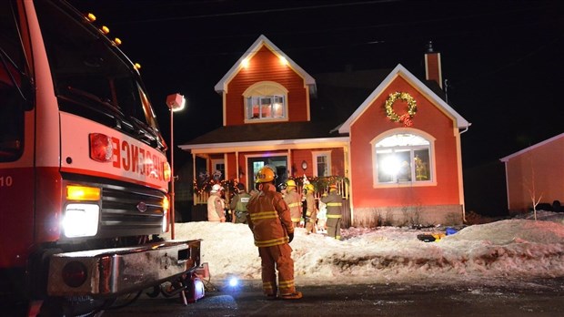 Un arbre de Noël prend feu à Saint-Alexandre