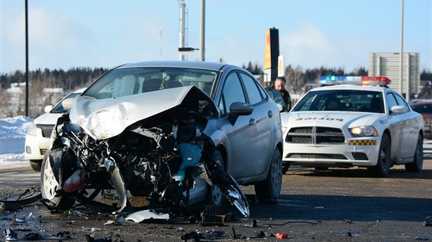 Collision entre un poids lourd et une voiture à Rivière-du-Loup