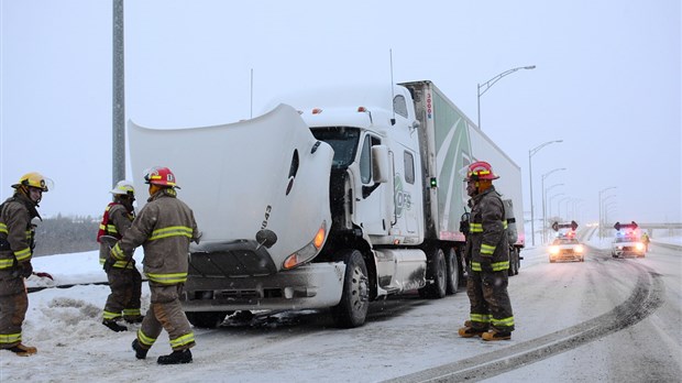 Incendie dans un semi-remorque