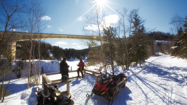 Température froide et hiver parfait la motoneige