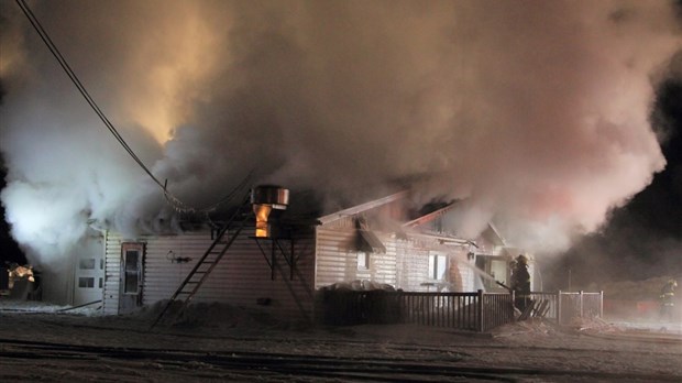 Le Restaurant Le Bootlegger de Rivière-Bleue détruit par les flammes