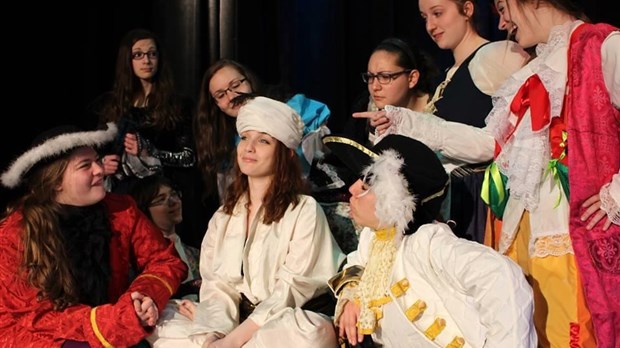 La troupe de théâtre du Collège Notre-Dame présente «Le Bourgeois gentilhomme»