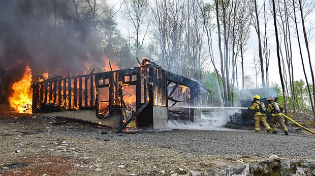 Garage incendié à Rivière-du-Loup