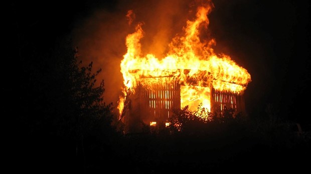 Violent incendie à Rivière-Bleue