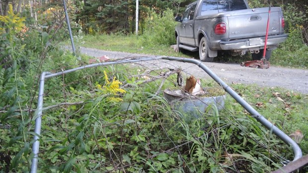 Un homme blessé après être resté coincé sous sa camionnette