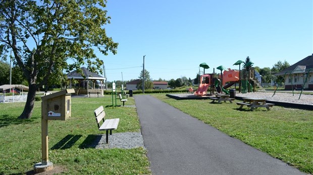 Deux mini-bibliothèques en libre-service à Trois-Pistoles