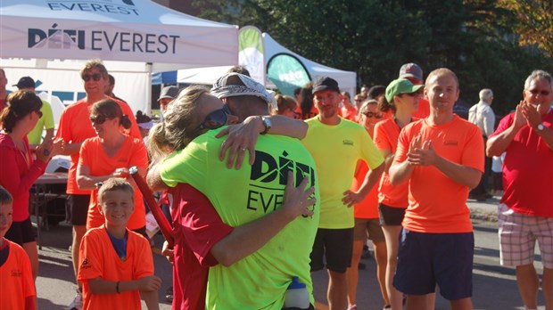 Une « marée orange » au Défi Everest St-Pierre