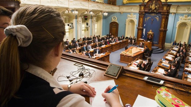 Des étudiants du collégial débattent à l’Assemblée nationale