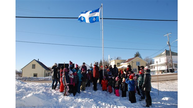 Le jour du drapeau célébré