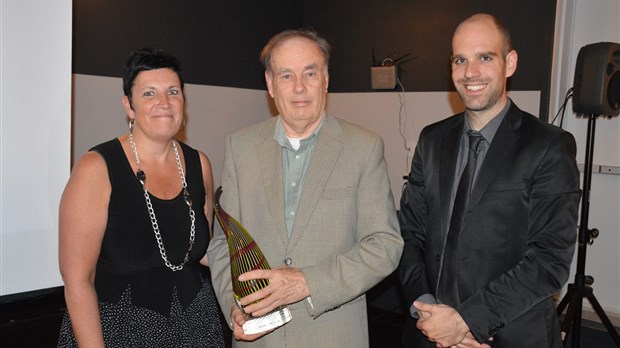 Roger Robitaille reçoit le prix Reconnaissance Claude Béchard