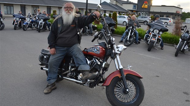 Cayouche roule avec les «bikers» de Harley RDL