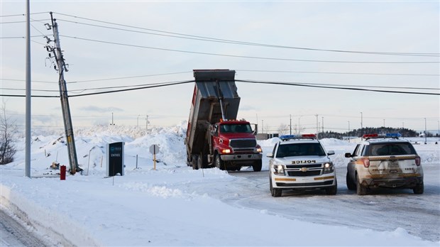 Un camion-benne cause une importante panne électrique à Rivière-du-Loup