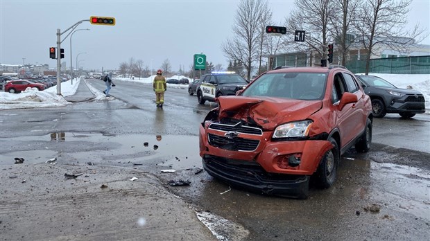 Accident sur le boulevard Armand-Thériault à Rivière-du-Loup