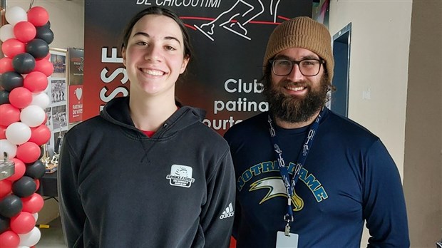 Une patineuse des Loupiots en compétition à Saguenay