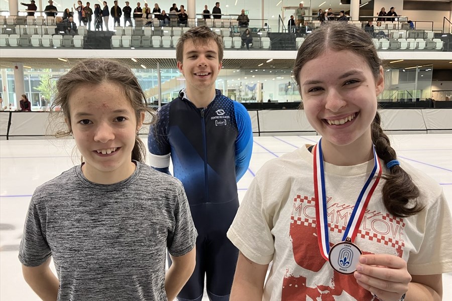 Trois médailles pour les Loupiots à la Coupe Québec longue piste