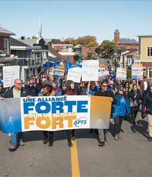 Des manifestants dénoncent le projet Complexe santé Rivière-du-Loup