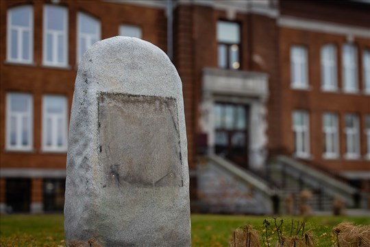 La plaque commémorative de John McLoughlin n’a finalement pas été dérobée