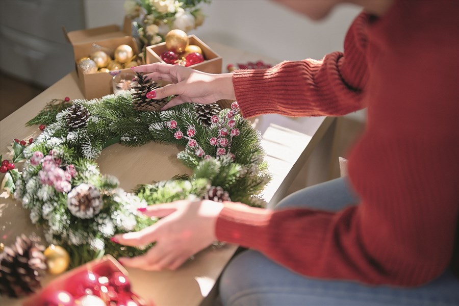 Fabriquez une couronne de Noël en famille!