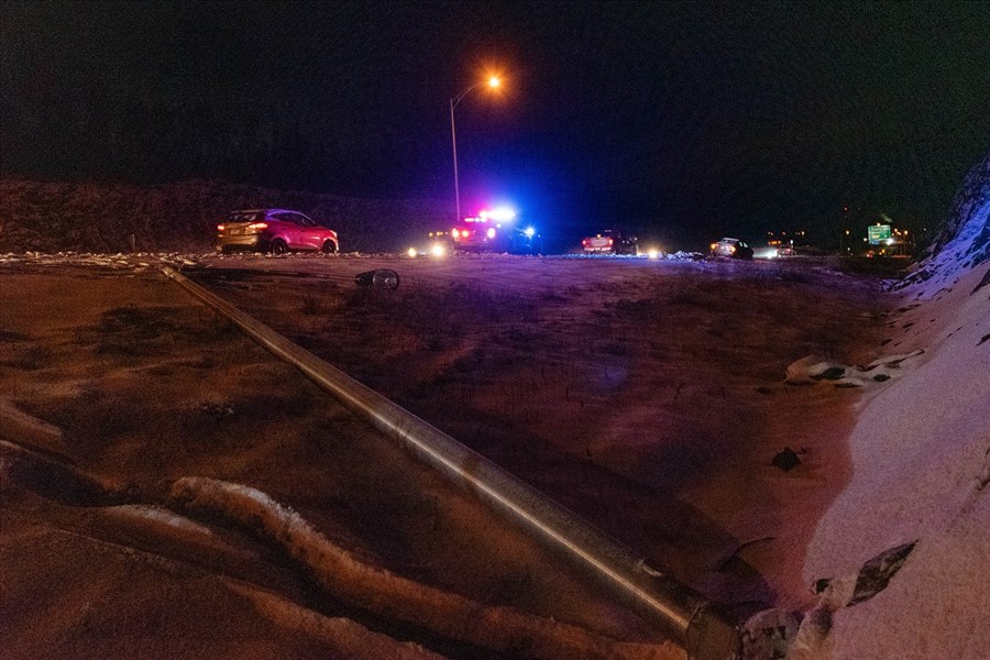 Une voiture fauche un lampadaire sur l’autoroute 20 