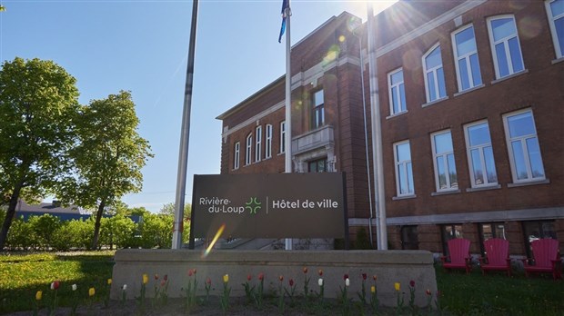 Les bureaux de la Ville de Rivière-du-Loup en mode estival