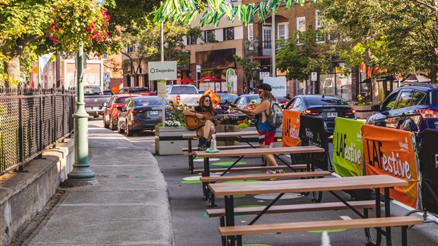 De l’animation au menu pour la Vente-trottoir