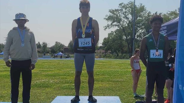 Félix Lacombe est champion provincial au 400m