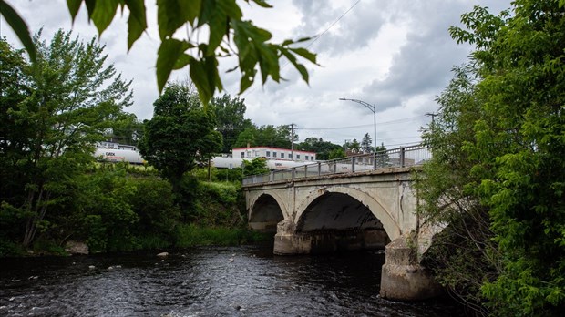 Entrave sur le pont D’Amours à Rivière-du-Loup