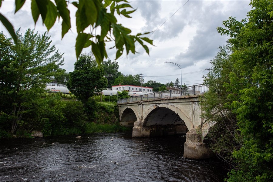 Entrave sur le pont D’Amours à Rivière-du-Loup