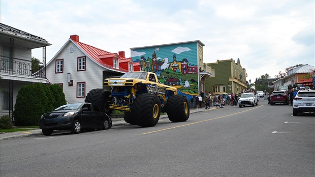 Un «Monster Truck» s'amuse au coeur de Rivière-du-Loup