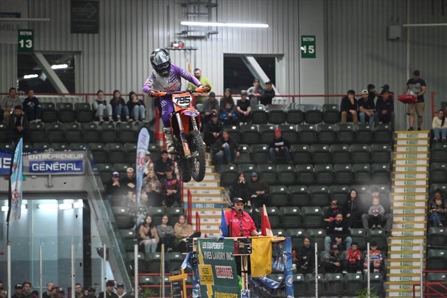 Une seule soirée pour le Motocross intérieur 2025 