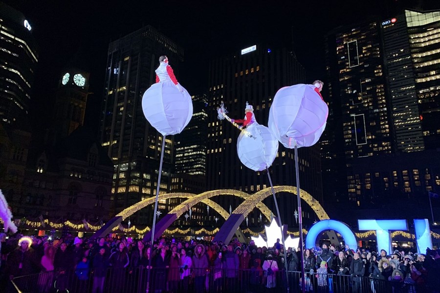 Un spectacle professionnel de cirque aérien au Carnaval d’hiver de Cacouna