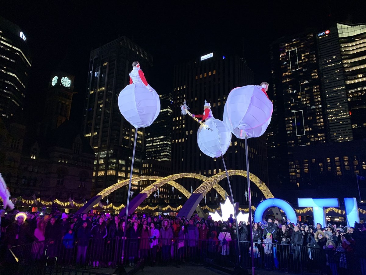 Un spectacle professionnel de cirque aérien au Carnaval d’hiver de Cacouna