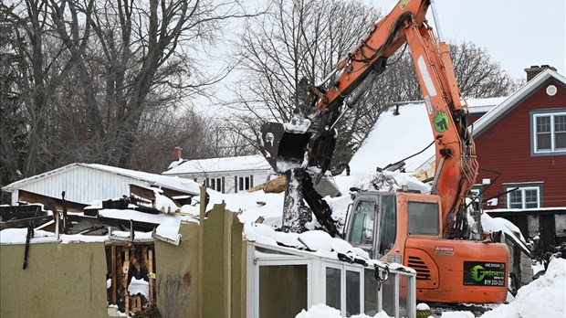 Démolition de la structure restante de la Buanderie Rivière-du-Loup