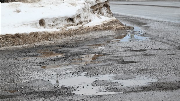 Des nids de poule dérangent à Rivière-du-Loup